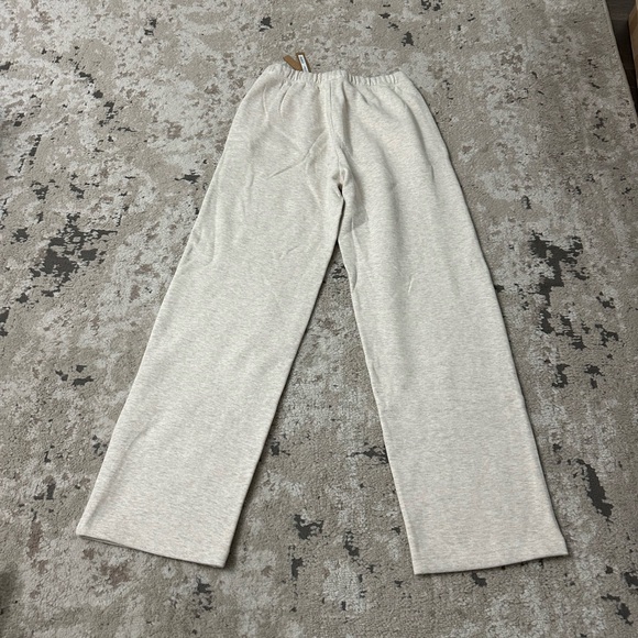 Skims Cotton Fleece Classic Straight Leg Pants Size Small NWT in Oatmeal Heather - Picture 4 of 6